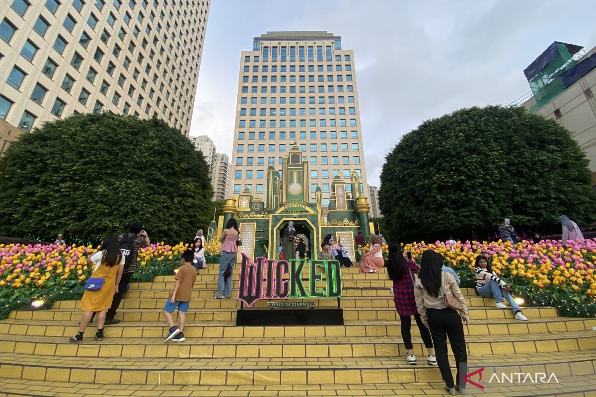 Plaza Senayan hadirkan suasana film “Wicked” sambut libur natal